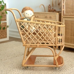 Adorable carrito de supermercado de ratán para bebés y niños pequeños, carrito de juguete hecho a mano. - Product Image 3