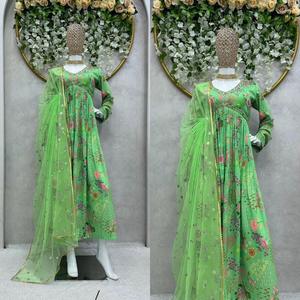 DESIGNER MOUSSELINE IMPRESSION NUMÉRIQUE AVEC TRAVAIL À LA MAIN ALIA CUT TOP AVEC DUPATTA VERT - Product Image 2