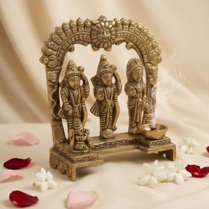 Lampe à huile religieuse en laiton plaqué or de qualité supérieure avec trois divinités (Ram, Lakshman, Sita) – Artisanat de moulage pour décoration intérieure - Product Image 3