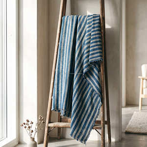 Manta Decorativa para Sofá de Algodón Natural Tejida a Mano con Rayas, 130x180 cm, para Colecciones de Interiores Minimalistas - Product Image 2