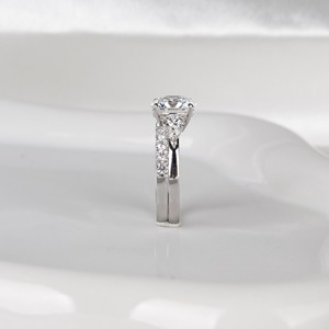 แหวนเพชรทรงกลมเพาะเลี้ยงในห้องปฏิบัติการ 4.12 กะรัต ทองคำแท้ 14K แหวนหมั้นพร้อมแหวนแต่งงานแบบซ้อนได้ ชุดแหวนเจ้าสาว - Product Image 5