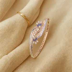 กำไลเพชรสีทองประดับเพชรลายดอกไม้สำหรับผู้หญิงเครื่องประดับสำหรับปาร์ตี้ที่มีสไตล์แบบถักลายดอกไม้สุดหรู - Product Image 2