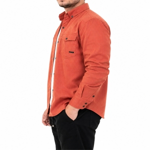 Camisa de mezclilla azul clásica para hombre, camisa informal de manga larga con botones y ajuste cómodo para uso diario y actividades al aire libre - Product Image 1