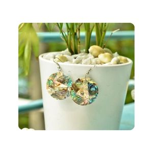 Boucles d'oreilles créoles plaquées argent avec nacre, approuvées par les clients de BLUE LOTUS FARM, idéales pour les vacances d'été et les cadeaux de mariage - Product Image 1