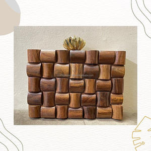 Bolso de mano de resina de lujo hecho a mano, bolso de mano único de resina metálica, tema de moda opulento, embrague hecho a mano de latón personalizado, regalos artesanías - Product Image 1