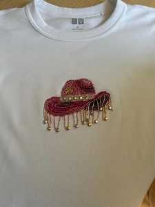เสื้อกล้ามสีขาวลายริบบิ้น ประดับดอกไม้ลูกปัดสีชมพู งานเย็บมือ ราคาดีที่สุด - Product Image 2