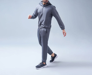 Nouvel ensemble de survêtement coupe-vent pour homme, personnalisé avec logo imprimé, en nylon à séchage rapide, collection automne 2026 - Product Image 3