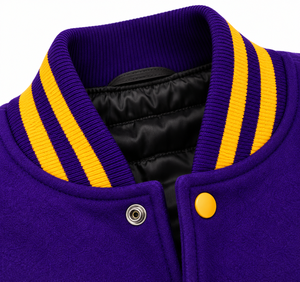 Chaqueta Varsity Morada para Hombre SINEWY, con Doble Botonadura, Mangas de Cuero PU Amarillo Bordadas y Cuello Alto - Product Image 4
