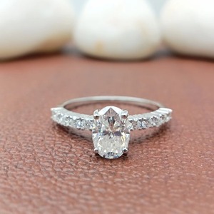 Anillos de Compromiso, Boda y Cóctel con Moissanita VVS, Corte Brillante, Engaste de Canal, Personalizados, 100% de Satisfacción Garantizada - Product Image 1