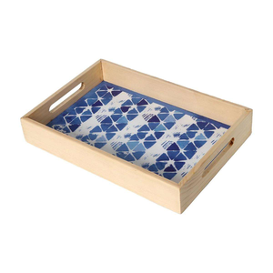 Plateau rectangulaire en bois émaillé imprimé pour le service et le rangement des aliments, idéal pour le petit-déjeuner, la restauration, les mariages et comme accent de table moderne pour la maison. - Product Image 3