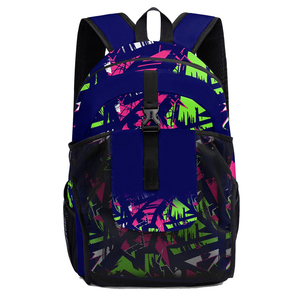 Sac à dos de football avec logo et nom de joueur personnalisés, impression de couleurs sur mesure, fabricant de sacs à dos de football de qualité export pour les professionnels - Product Image 3