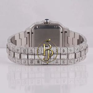 Montre de luxe carrée Briva avec cadran à chiffres romains, aiguilles bleues, couronne ornée de pierres précieuses, bracelet somptueux et étincelant, mouvement à quartz - Product Image 6