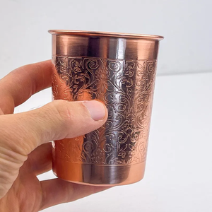 Tasse en cuivre artisanale avec un élégant motif floral gravé pour la consommation traditionnelle, la restauration à domicile et la vaisselle haut de gamme - Product Image 6