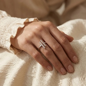 Bague de fiançailles LEEBA JEWELS pour femme avec diamants de laboratoire pavés parallèlement - Or 9k 14k 18k - Product Image 2