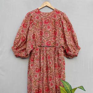 Hermoso vestido floral de algodón con estampado a mano, vestido para uso casual, vestido con estampado a mano. - Product Image 3