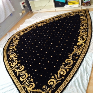 Capa de Iglesia de Lujo Bordada a Mano con Hilos de Oro |   Vestimenta Litúrgica de Terciopelo Negro con Borde Floral Dorado y Bordado de Estrellas - Product Image 6