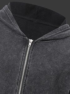 Sudadera con capucha negra con cremallera, efecto desgastado por el sol, corta, con parches bordados, personalizable, para hombre - Product Image 3