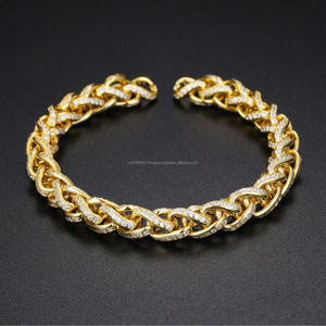 Pulsera de eslabones cubanos en tono dorado con eslabones de piedras brillantes entrelazadas, joyería de moda llamativa para mayoristas y minoristas. - Product Image 1