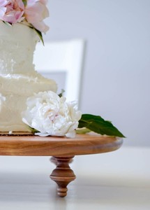 High Quality Round Wooden <b>Cake</b> <b>Stand</b> Handmade <b>White</b> Frosted <b>Cake</b> Display Serving Tray For Dessert Presentation - Product Image 3