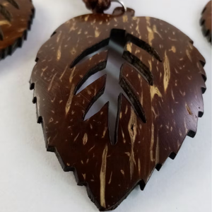 ชุดเครื่องประดับทำมือจากเปลือกมะพร้าว  เป็นมิตรกับสิ่งแวดล้อม  ประกอบด้วยสร้อยคอและต่างหู  จากเวียดนาม - Product Image 2