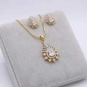 Ensemble de pendentifs plaqués rhodium finition or, dernière création, pour femmes, bijoux de mariage indiens haut de gamme avec diamants naturels. - Product Image 3
