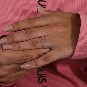 Anillo de Compromiso Minimalista con Diamante CVD Cultivado en Laboratorio, Banda de Aniversario Zig Zag, Media Eternidad, Oro Sólido de 14K, IGI - Product Image 2