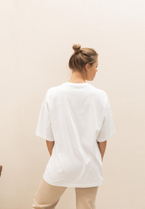 T-shirt blanc à col rond pour femme, coupe classique, manches courtes, 100% coton jersey, couleur unie minimaliste, à porter toute l'année - Product Image 3