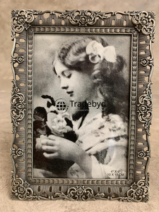 Marco de Fotos Metálico de Lujo Hecho a Mano para Decoración, por Tradebyd - Product Image 2