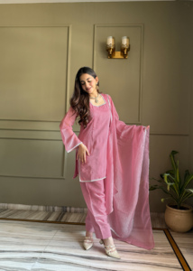 Nuevo Traje Salwar Farshi Especial con Tela de Seda Crujiente, Top con Trabajo Siroski y Conjunto de Dupatta - Reversible, Ropa Casual para Fiestas, Listo para Usar - Product Image 2