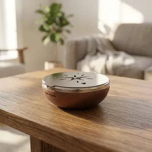 Brûleur d'encens élégant en bois et métal avec découpe étoilée et couvercle plat, créant une diffusion d'aromathérapie magnifique pour les espaces de vie - Product Image 1