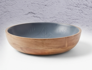 Bol en bois artisanal de qualité supérieure avec motif de feuille sculptée, style minimaliste, pour servir les aliments, décoration intérieure, accent élégant pour la table - Product Image 1