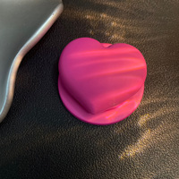 Nouveau support magnétique 3D rose tendance pour téléphone portable, super populaire, polyvalent pour le bureau et les séances de films