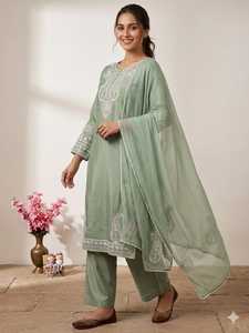 Salwar Kameez Verde PISTA para Mujer, con Bordado, Estilo Tradicional Informal de India y Pakistán - Product Image 2