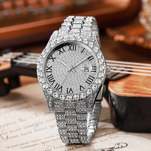 Reloj de Lujo para Mujer con Diamantes de Oro, Reloj de Pulsera de Cuarzo Analógico Redondo con Números Romanos y Cierre Desplegable - Product Image 2