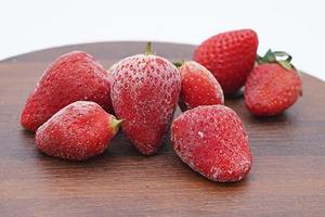 Fraises surgelées biologiques de fabrication indienne, qualité A, 100 kg, pour smoothies, jus et desserts, à prix compétitifs - Product Image 4