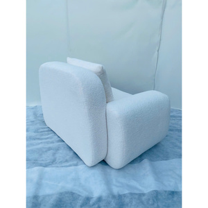 Canapé simple contemporain en forme de U avec revêtement en tissu doux et accoudoirs larges rembourrés pour chambre d'hôtes - Product Image 6