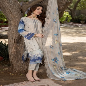 Robe Panjabi pakistanaise brodée en viscose pour femme Costume Salwar Kameez trois pièces conçu par le Dr Haris Vol KINARA - Product Image 6