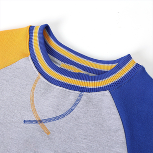 Sweat-shirt à col rond personnalisé avec poche et écusson en chenille SGRho pour sororité – Vente en gros de sweats à col rond personnalisés pour acheteurs et commandes groupées - Product Image 4