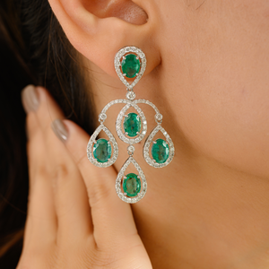ต่างหูแบบห้อยประดับเพชรทรงหยดน้ำและมรกตทรงรีสไตล์อาร์ตเดโค NOVA 18K - Product Image 3