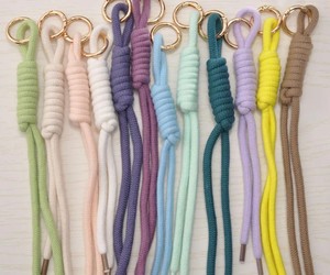 Porte-clés en cordon de coton avec breloque sac en corde nouée 12 couleurs, plusieurs tailles - Product Image 1