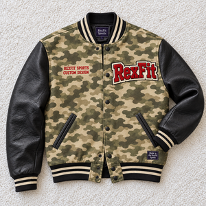 Veste universitaire camouflage personnalisée unisexe avec patchs lettres en chenille, manches en similicuir, col côtelé rayé et boutons-pression – Style streetwear - Product Image 3