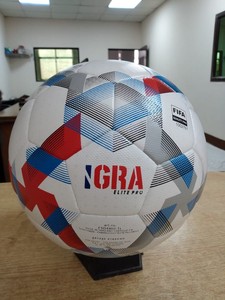 Ballon de football de qualité professionnelle taille 5 en cuir PU pour matchs en intérieur et en extérieur, pour adultes - Product Image 1