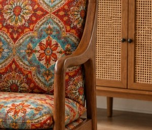 Sillón de madera de estilo moderno de mediados de siglo con respaldo sólido y tapicería con patrones coloridos para sala de estar - Product Image 6