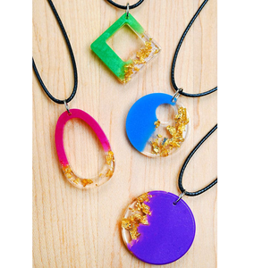 Elegante colgante de resina epoxi en forma de corazón de color negro para mujeres y niñas, estilo occidental, aspecto hermoso, diseño atractivo, colgante de resina. - Product Image 4