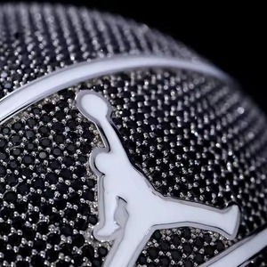 Pendentif de luxe plaqué or style hip-hop avec finition diamant noir et détails inspirés de la mode brillante - Product Image 6