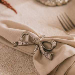 Anillo de Servilleta de Metal de Diseño, Creado para Decoración Artística de Mesa, Ideal para Eventos y Cenas Elegantes - Product Image 1