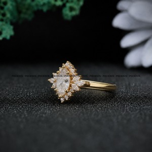 Bague de fiançailles solitaire en moissanite taille marquise Phoenix Enterprise, plaquée rhodium, en argent sterling 925, sertie à griffes - Product Image 5