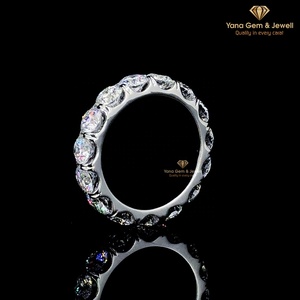 Bague en or blanc 14 carats massif pour femme, sertie de diamants ronds CVD de laboratoire de qualité supérieure, couleur E, clarté VS1, 4,50 carats au total. - Product Image 2