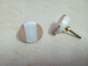 Pomo de puerta de resina de madera de alta gama con acabado de alta calidad para puertas y ventanas elegantes - Product Image 2