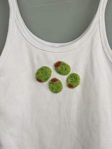 Camiseta sin mangas de algodón acanalado blanco de diseño único para mujer, chaleco ajustado con bordado de cuentas y adorno de olivas, ropa casual de verano - Product Image 3